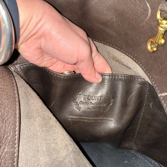 FOUNT Eloise Tote in EUC in Wolf. - Picture 4 of 5